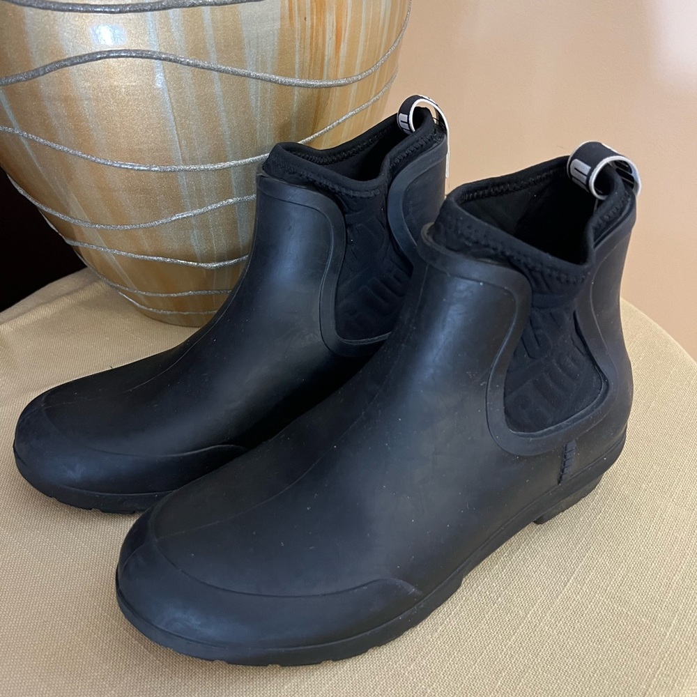 UGG Women’s Chevonne Black Winter Waterproof Rain Boots
